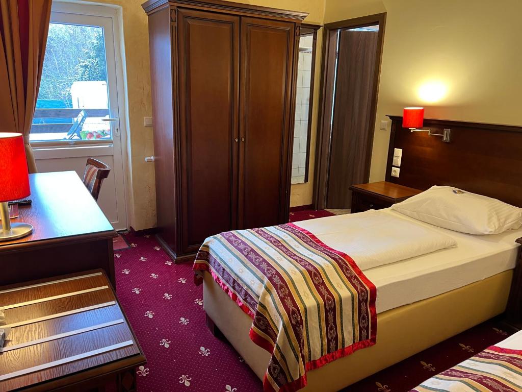 Postel nebo postele na pokoji v ubytování Hotel Medaillon