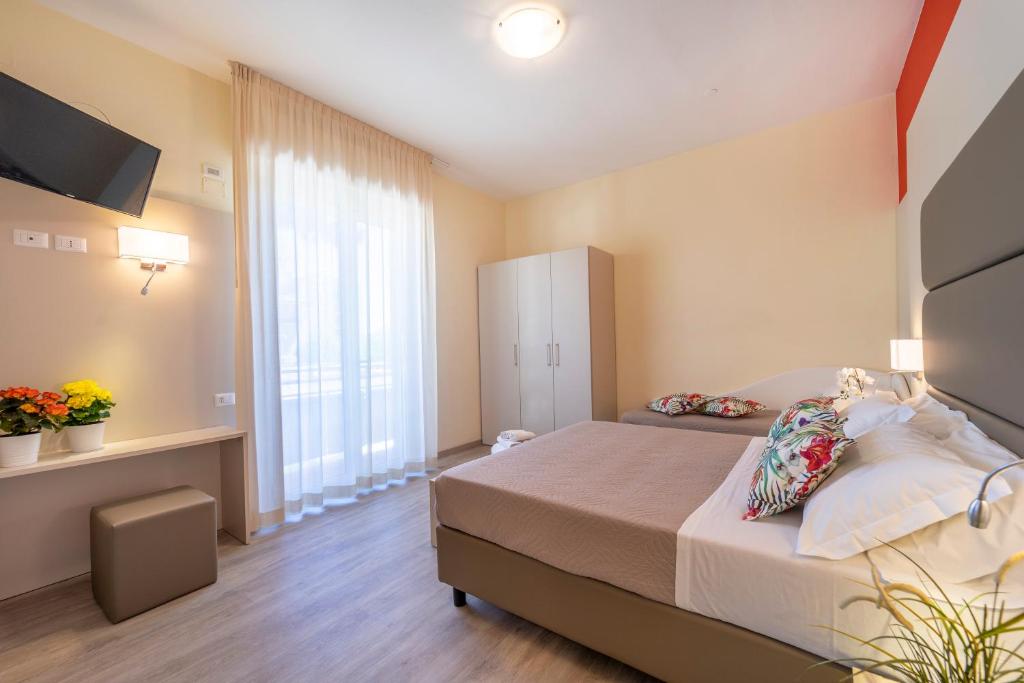 A bed or beds in a room at Hotel Romagna
