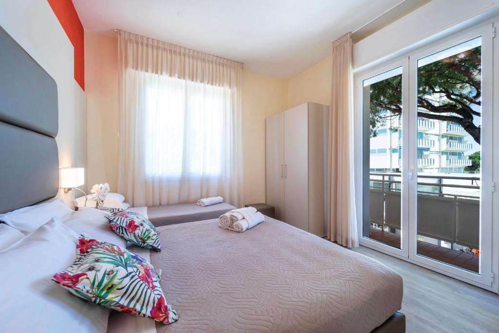A bed or beds in a room at Hotel Romagna