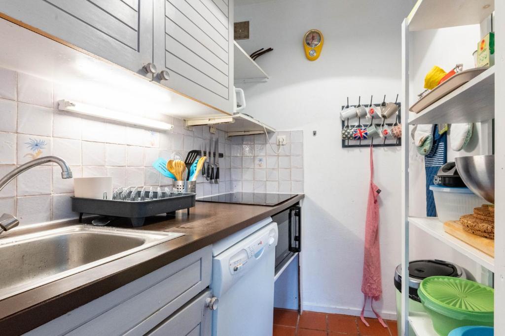 Kuchyňa alebo kuchynka v ubytovaní Maison pour 6 - Noirmoutier - Terrasse