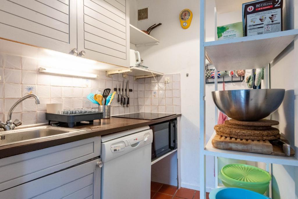 Kuchyňa alebo kuchynka v ubytovaní Maison pour 6 - Noirmoutier - Terrasse