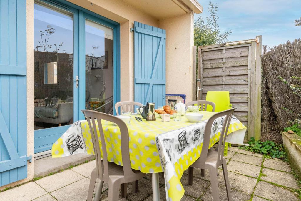 Patio alebo iná vonkajšia časť ubytovania Maison pour 6 - Noirmoutier - Terrasse