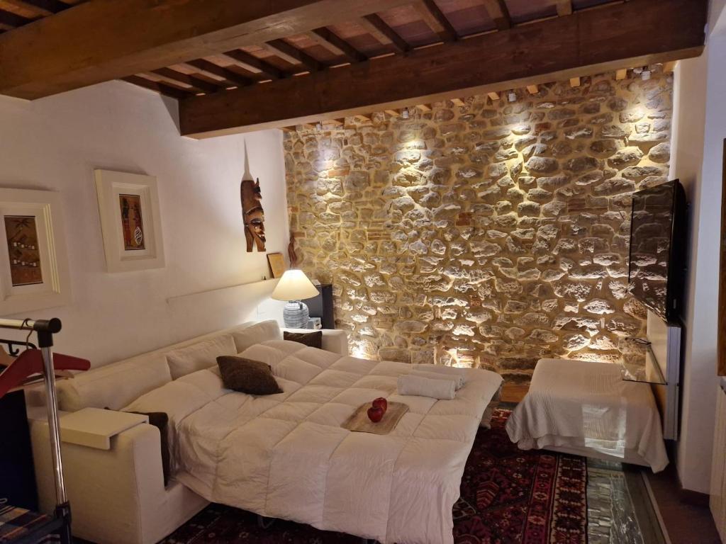 Ένα ή περισσότερα κρεβάτια σε δωμάτιο στο Casa Papalino, con Jacuzzi e vista sulle colline di Vinci