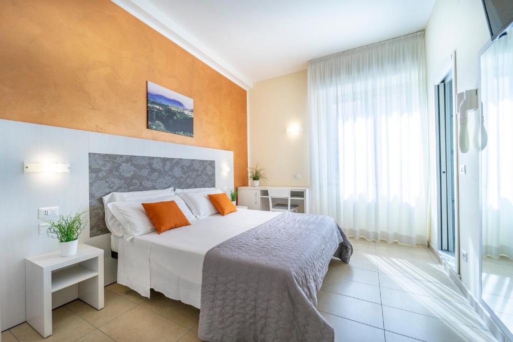 A bed or beds in a room at Hotel Romagna