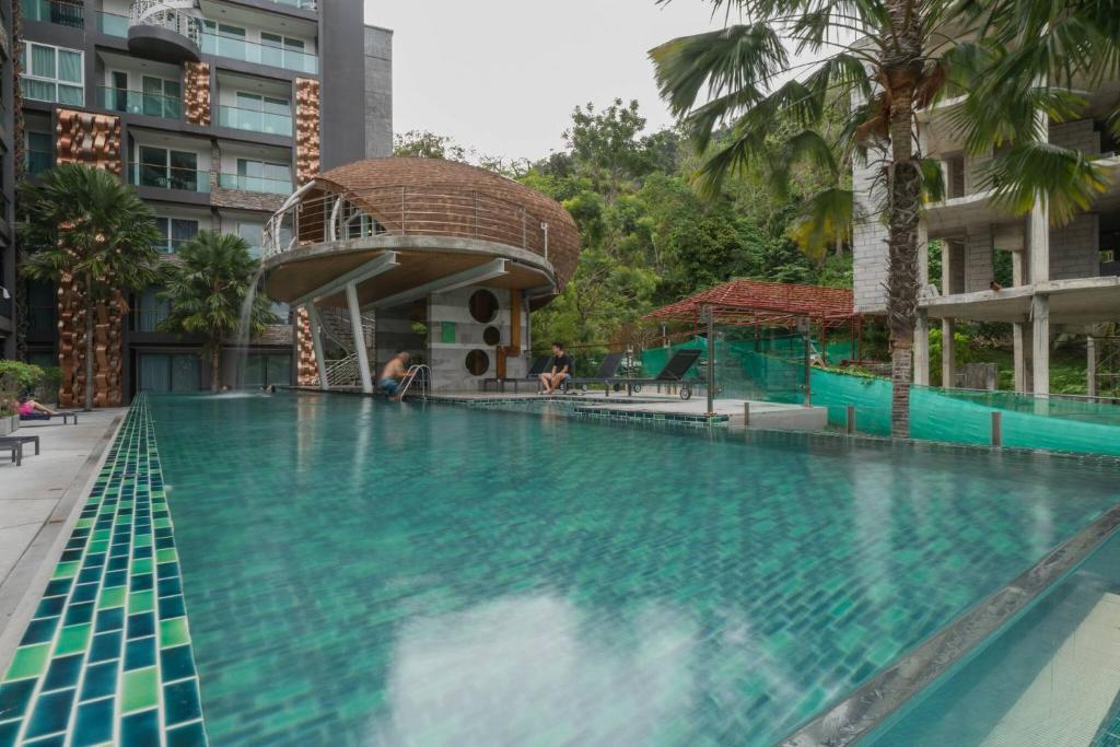 Bazén v ubytování Patong Hill Cozy Studio With Nice Pool And Garden nebo v jeho okolí