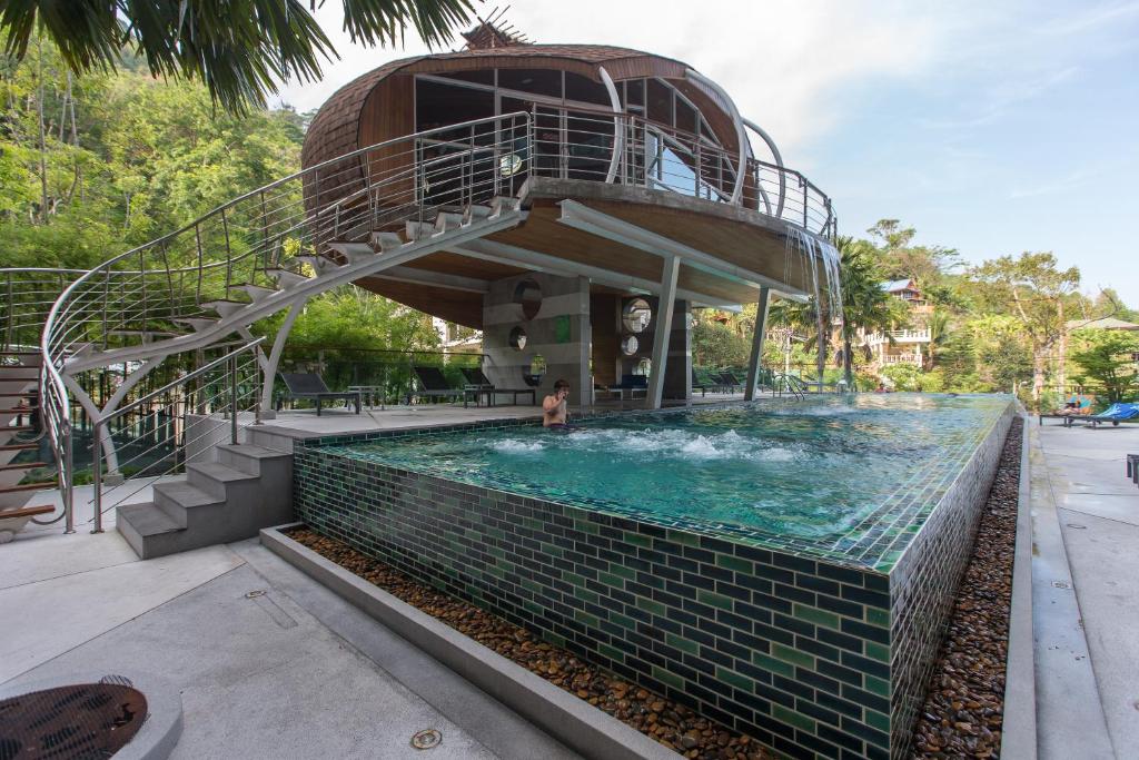 Bazén v ubytování Patong Hill Cozy Studio With Nice Pool And Garden nebo v jeho okolí
