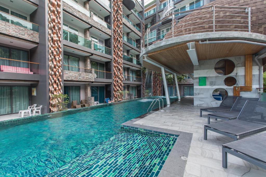Bazén v ubytování Patong Hill Cozy Studio With Nice Pool And Garden nebo v jeho okolí