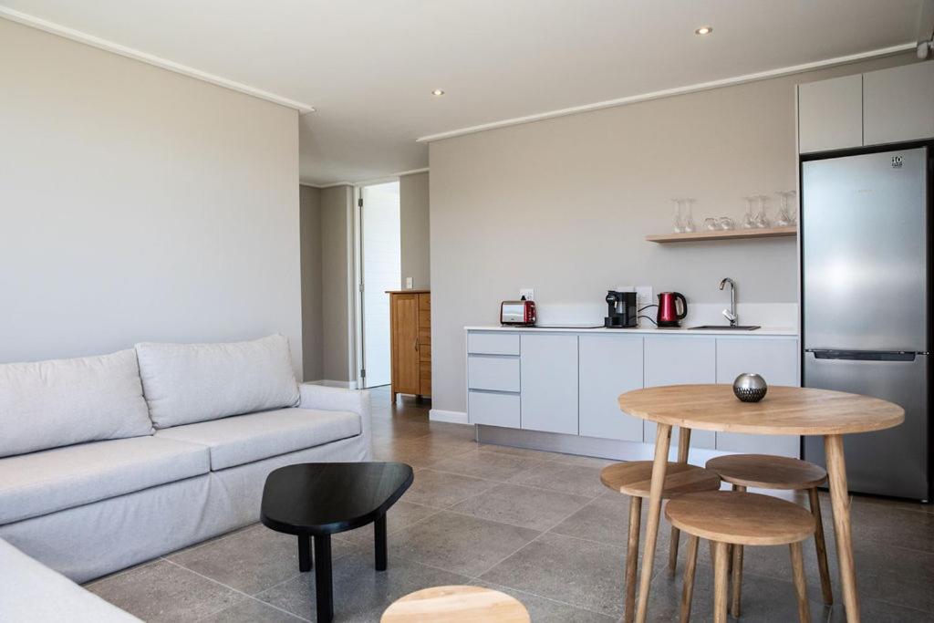 Hilltop Bayview Luxury Apartments - Image 36