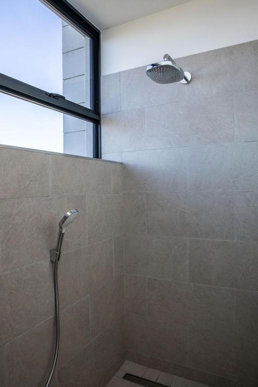 Hilltop Bayview Luxury Apartments - Image 39