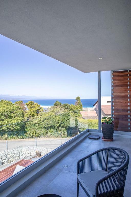 Hilltop Bayview Luxury Apartments - Image 42