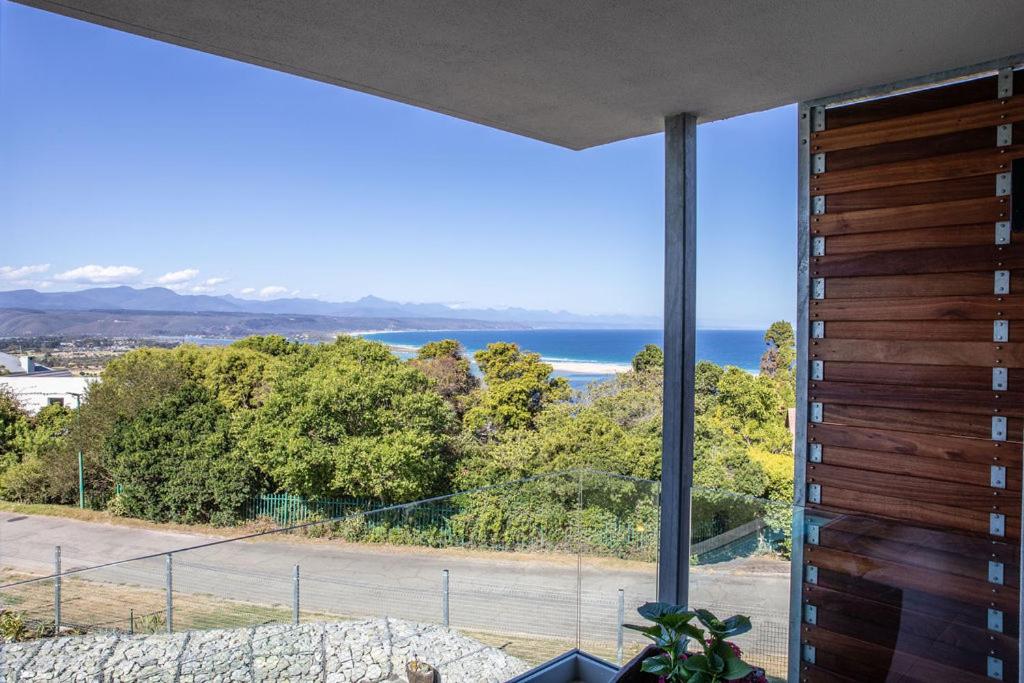 Hilltop Bayview Luxury Apartments - Image 10