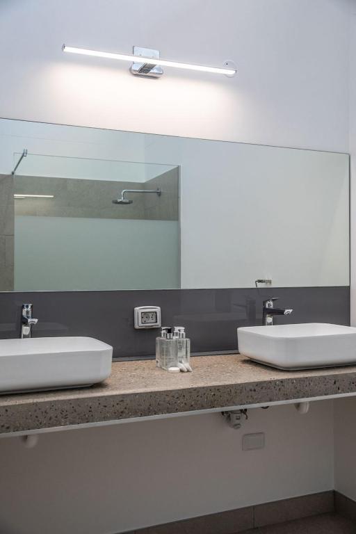 Hilltop Bayview Luxury Apartments - Image 22