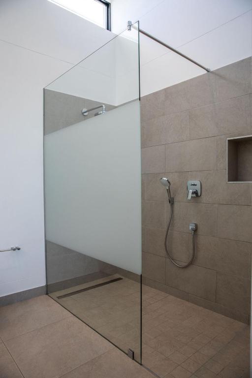 Hilltop Bayview Luxury Apartments - Image 23