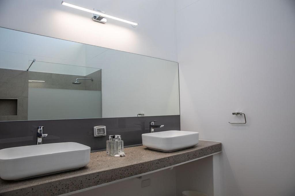 Hilltop Bayview Luxury Apartments - Image 25