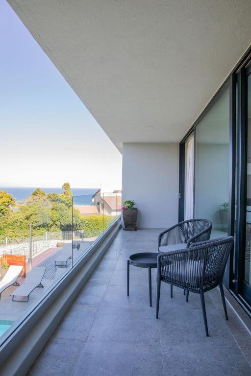 Hilltop Bayview Luxury Apartments - Image 29