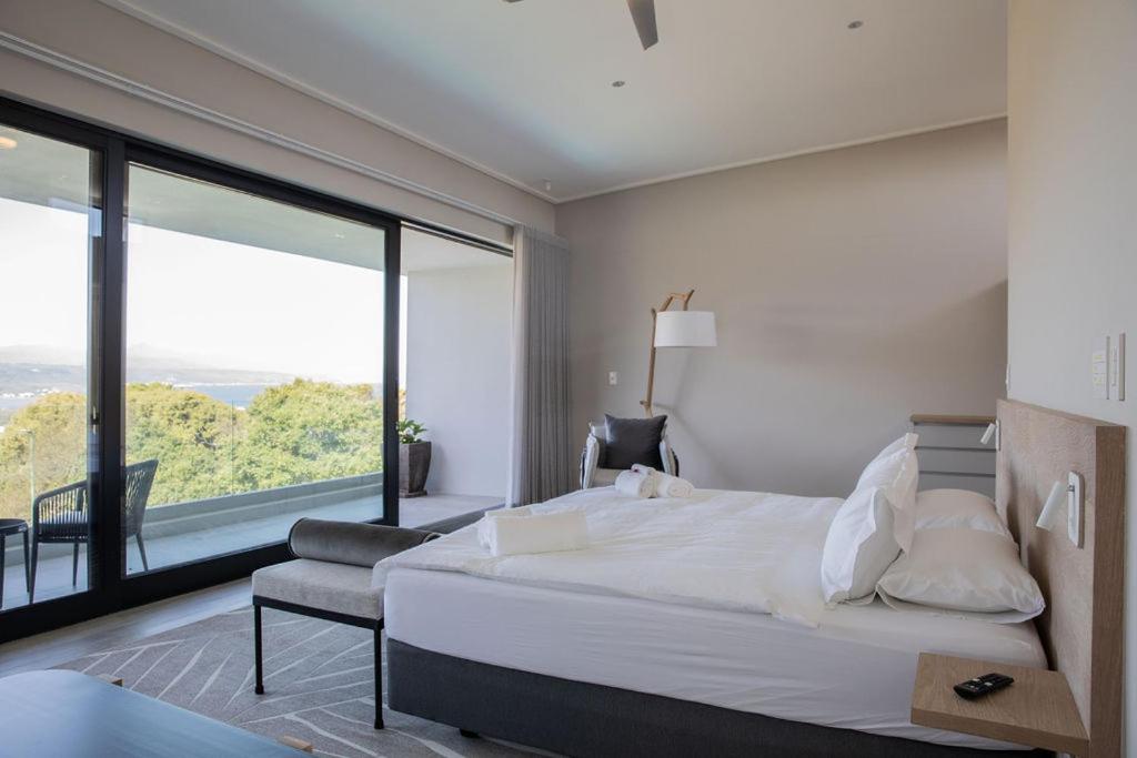 Hilltop Bayview Luxury Apartments - Image 34