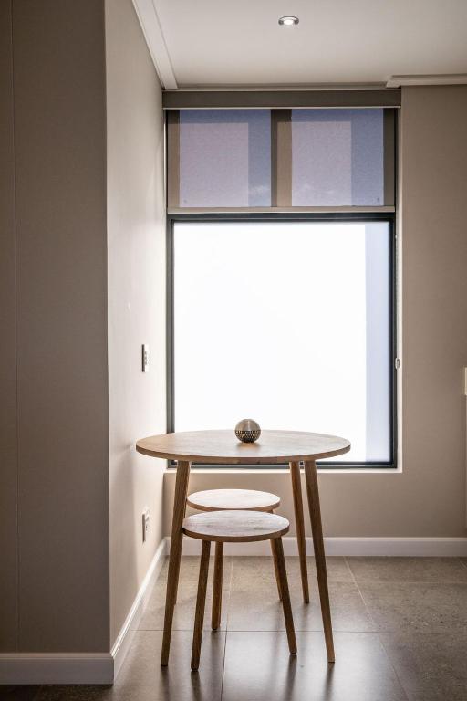 Hilltop Bayview Luxury Apartments - Image 14