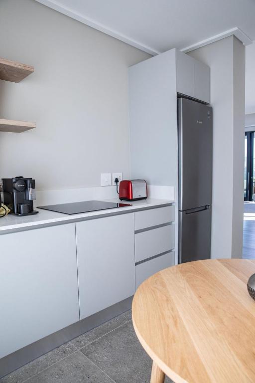 Hilltop Bayview Luxury Apartments - Image 15
