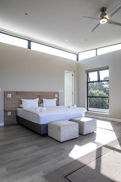 Hilltop Bayview Luxury Apartments - Image 17