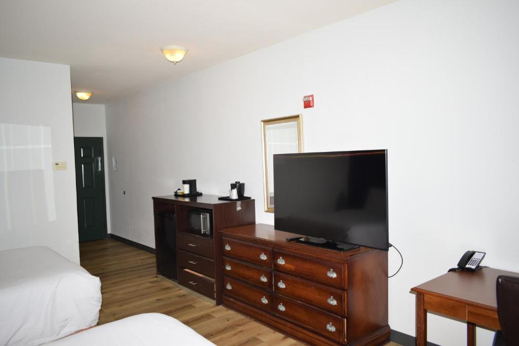 Wingate Suites by Wyndham Youngstown - Austintown photo