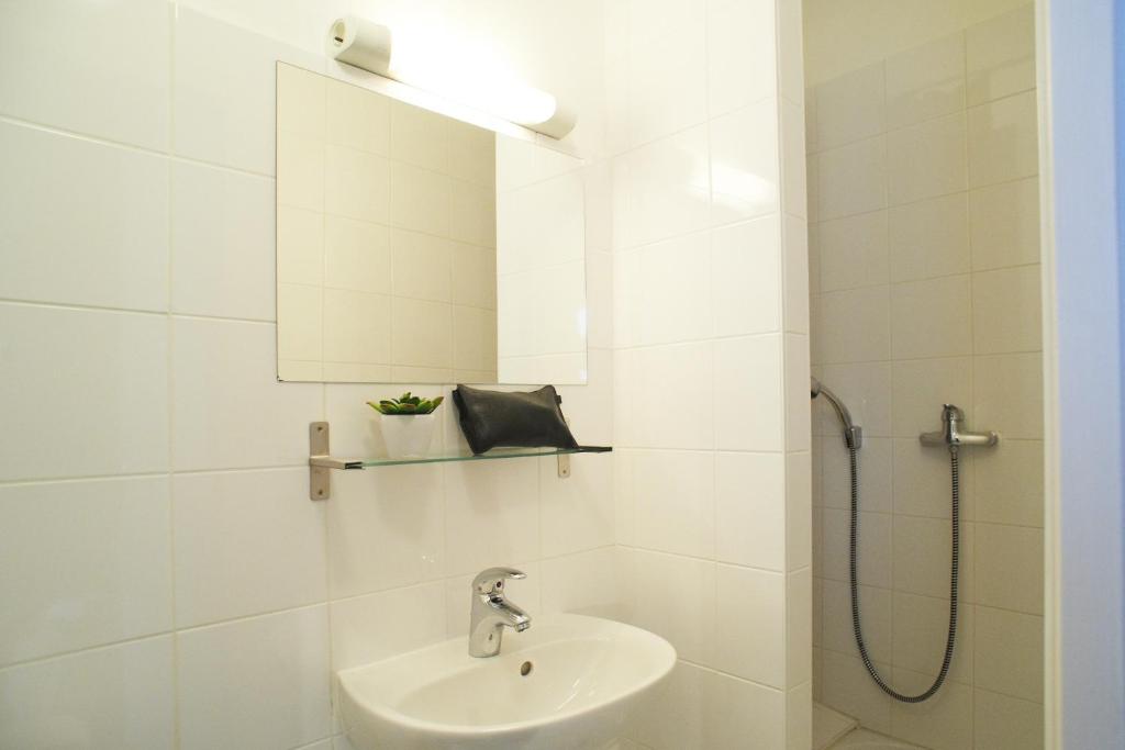 Hotel Le Petit Duquesne - Resim 30