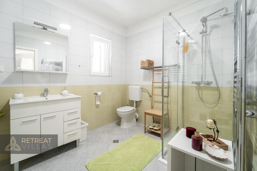 Koupelna v ubytování Villa Eleona with private pool and garden