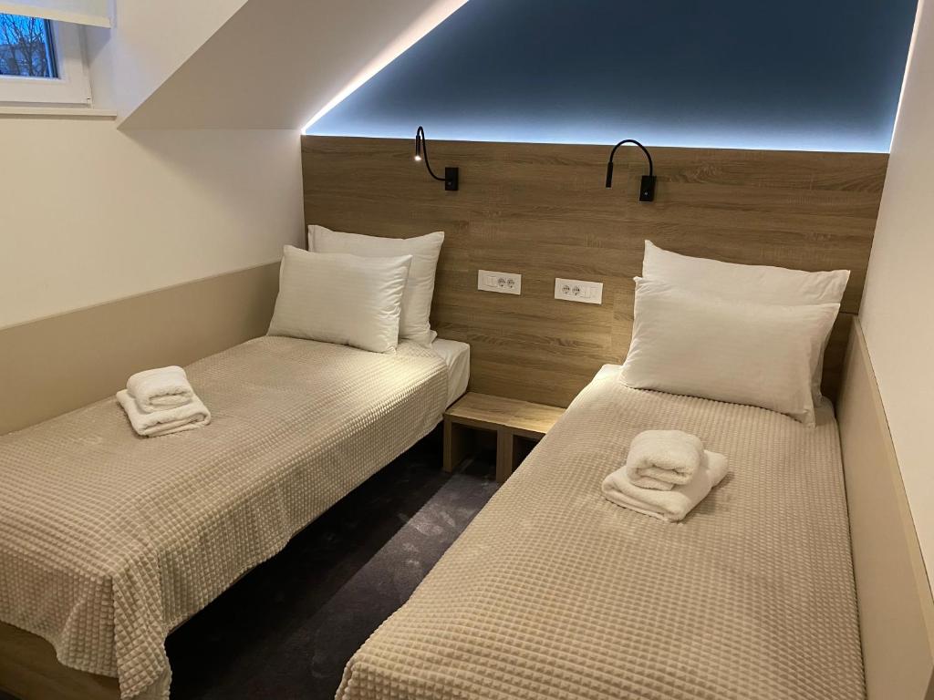 
Twin Room with Bathroom
