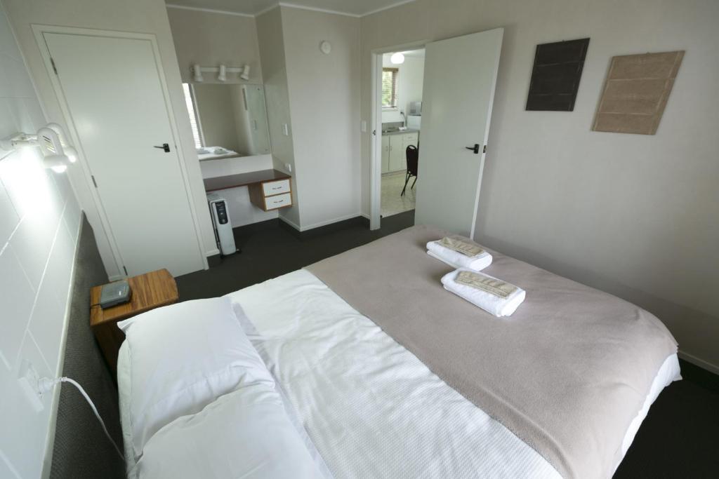 Postel nebo postele na pokoji v ubytování Maple Lodge Motel