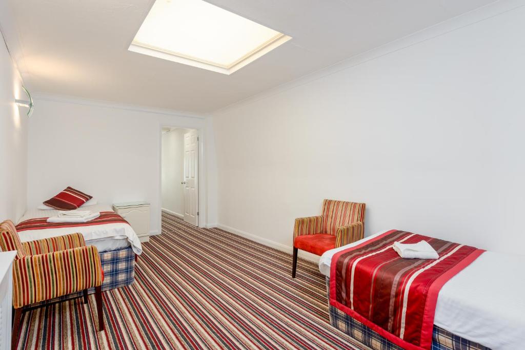Barrowfield Hotel - Family Room With Balcony