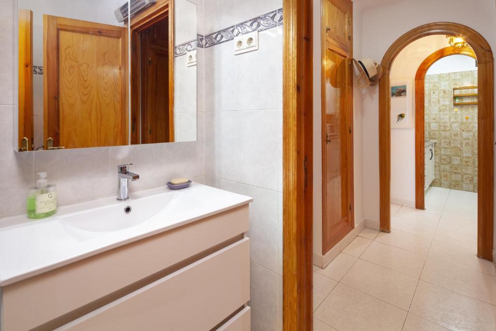 Koupelna v ubytování Apartamento junto a la playa A11
