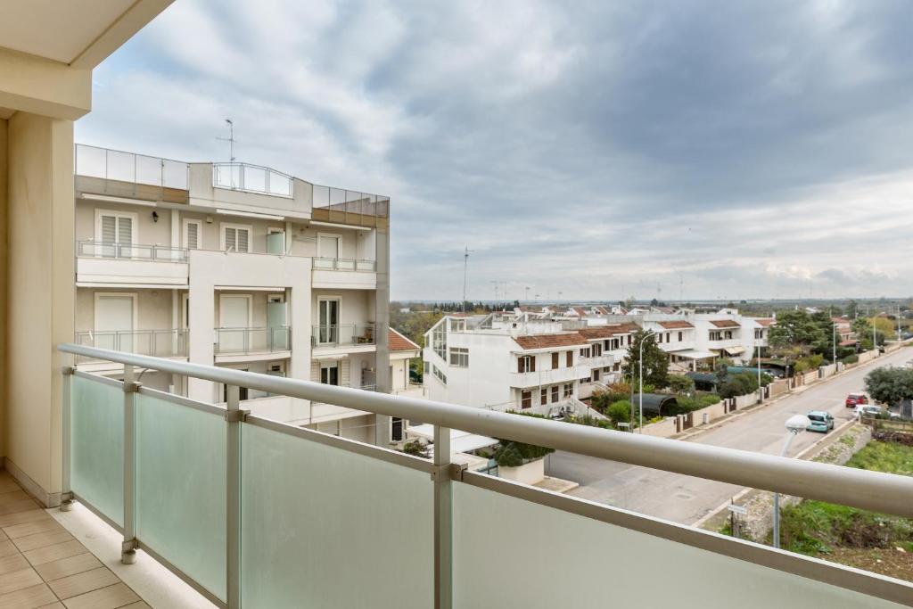 - Balcón con vistas a la calle en Casa Massima Suite 4, en Casamassima
