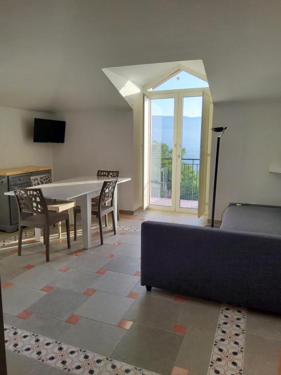 A television and/or entertainment centre at I Colori del Tramonto Apartment
