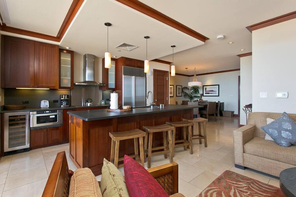 Kuchyň nebo kuchyňský kout v ubytování Luxury Ko Olina O1002 Spacious 3BR Ocean and Mountain Views 2 free parking