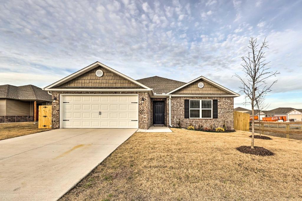 Siloam Springs Home, Close to Parks and Trails! - Housity