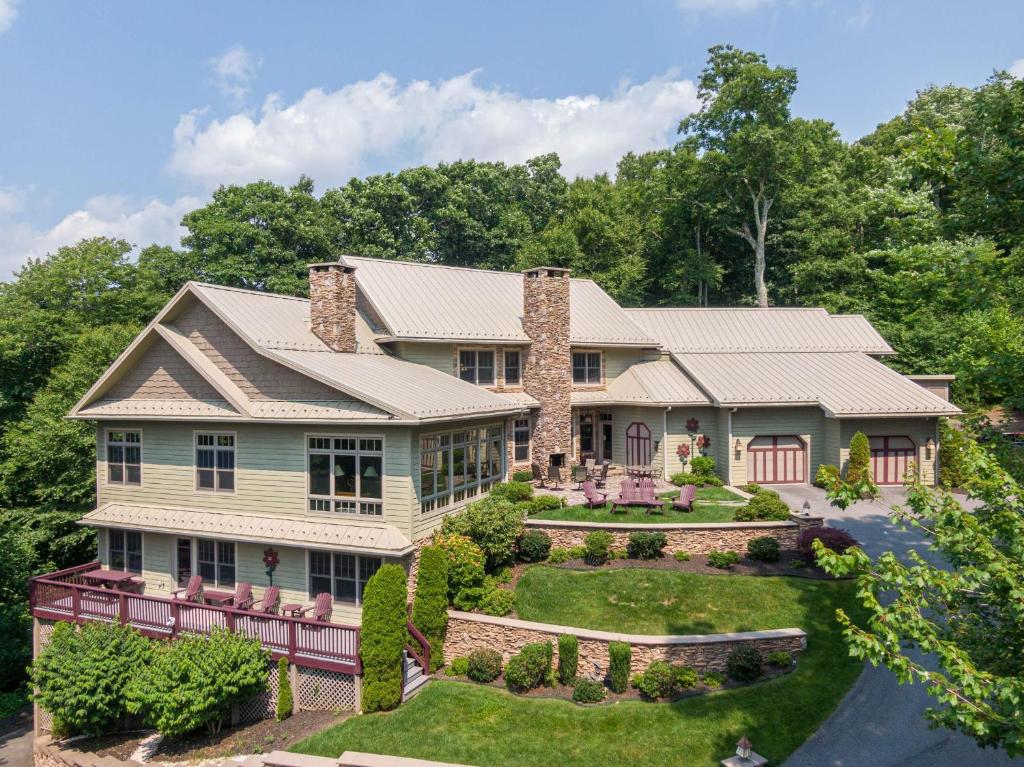 Misty Mountain Hop, Blowing Rock (updated prices 2024)