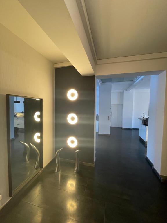 Fotografie z fotogalerie ubytování TruRetreats Design Loft für 8 Personen I Riesige Küche I eCharger I 65z SmartTV I 150qm v Hamburku