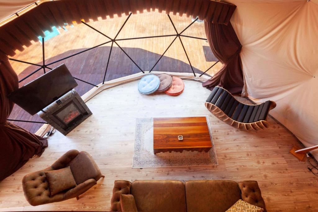 an overhead view of a living room with a couch and chairs at ozlifesapanca dome in Sapanca