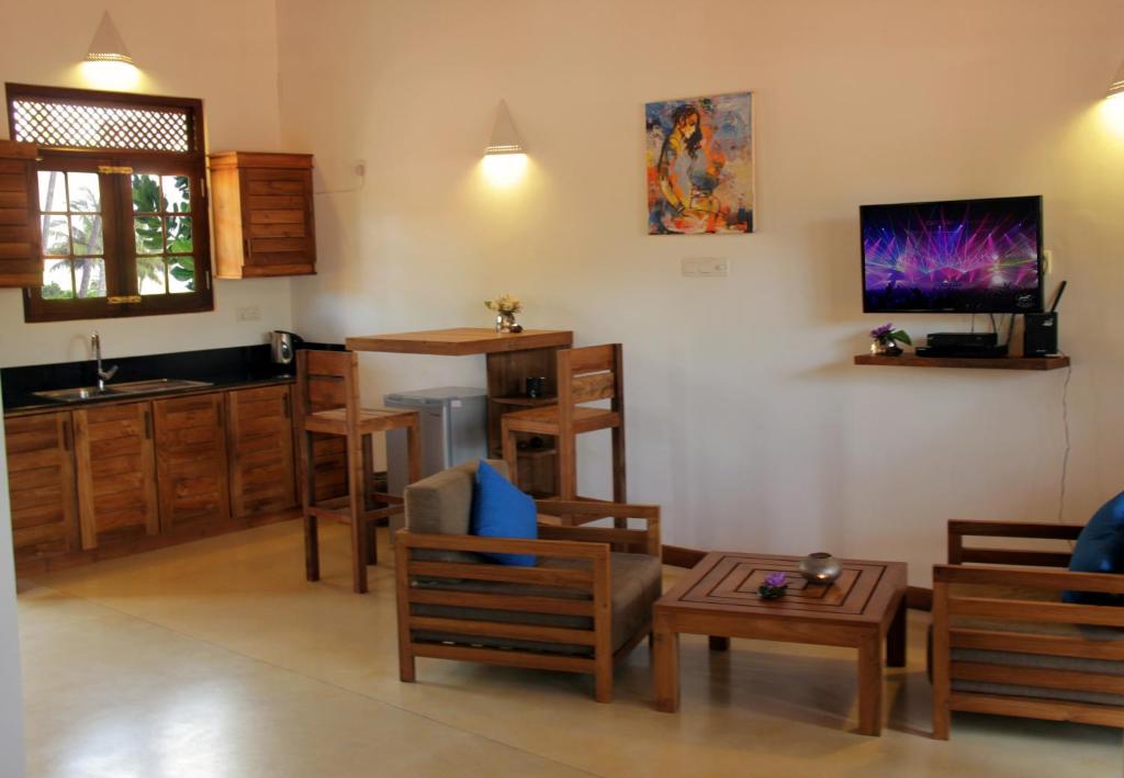 TV a/nebo společenská místnost v ubytování Sky and Sand Guesthouse