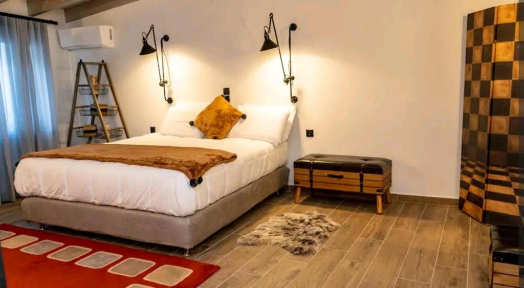 Ένα ή περισσότερα κρεβάτια σε δωμάτιο στο Εν Ιωαννίνοις Loft 1