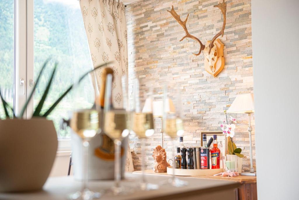 A kitchen or kitchenette at Panorama & SPA Apartment Kaiser Franz Josef I im Schillerhof