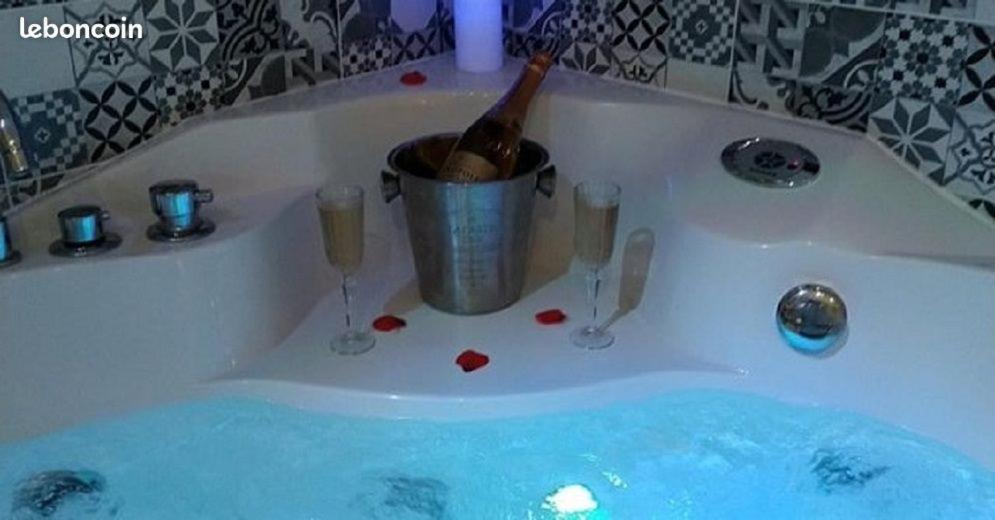 Ecrin d' Amour suite romantique avec Jacuzzi - Suite Avec Bain à Remous