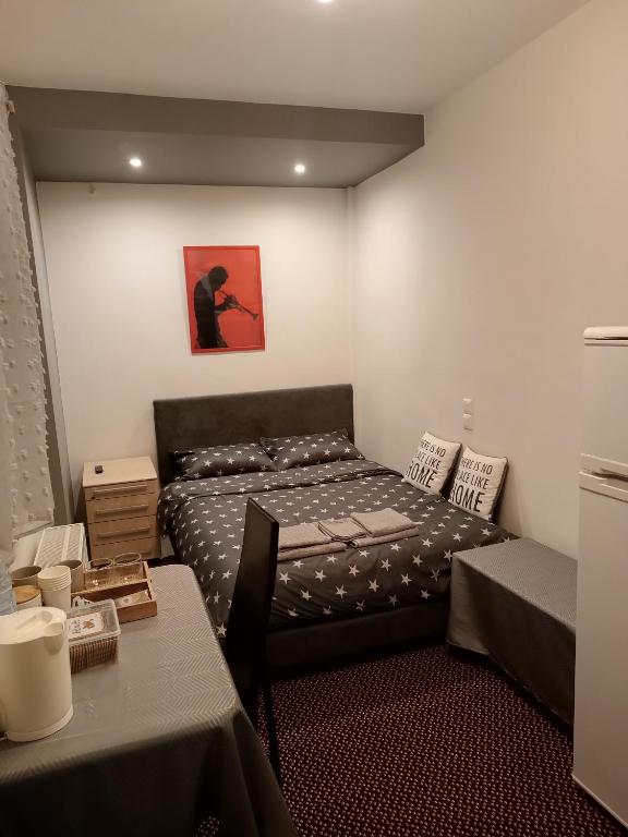 Postel nebo postele na pokoji v ubytování Giorgos studio Trikala