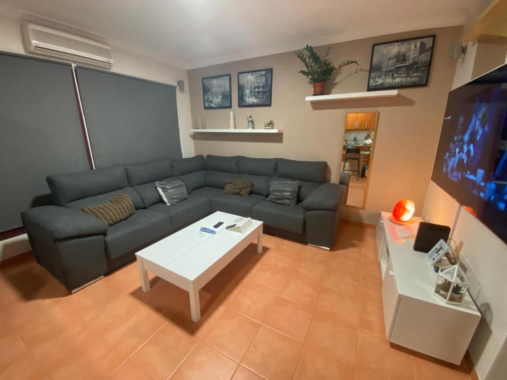 Posezení v ubytování Villa Mogan Mall, con jacuzzi y PlayStation 5
