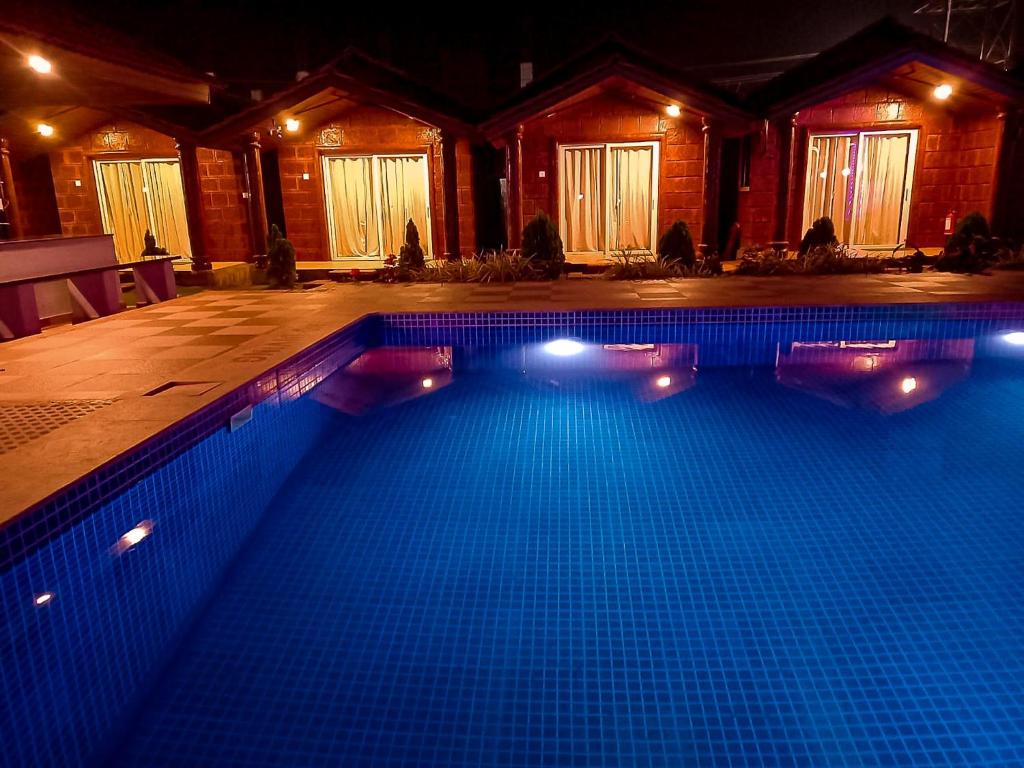 Bazén v ubytování Rofinos Cottages nebo v jeho okolí