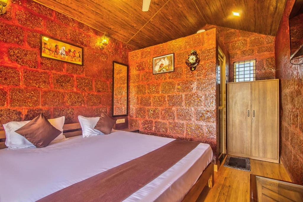Postel nebo postele na pokoji v ubytování Rofinos Cottages
