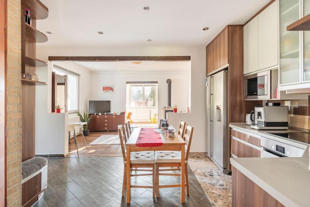 A kitchen or kitchenette at Erika's House.