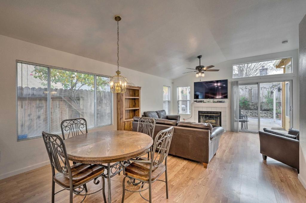 Cozy Home with Hot Tub about 13 Mi to Sacramento, Elk Grove (updated