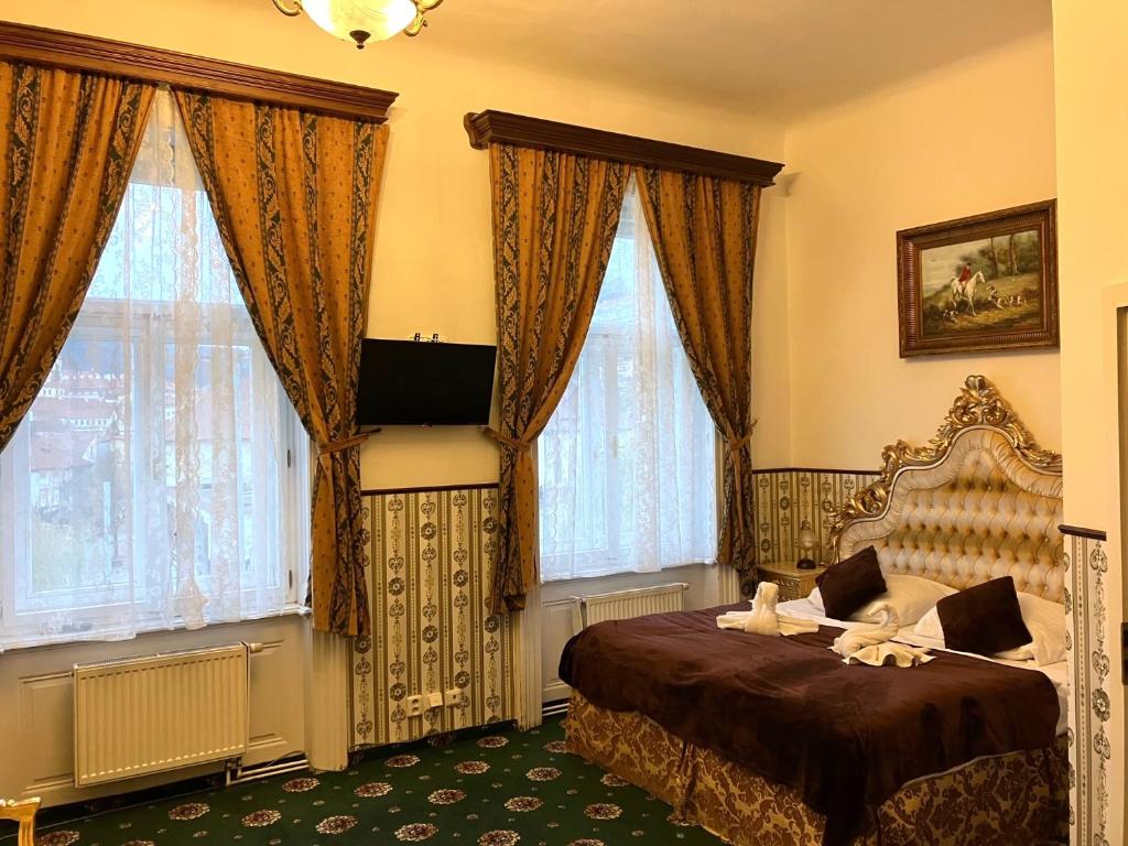 Łóżko lub łóżka w pokoju w obiekcie Hotel Klarinn Prague Castle