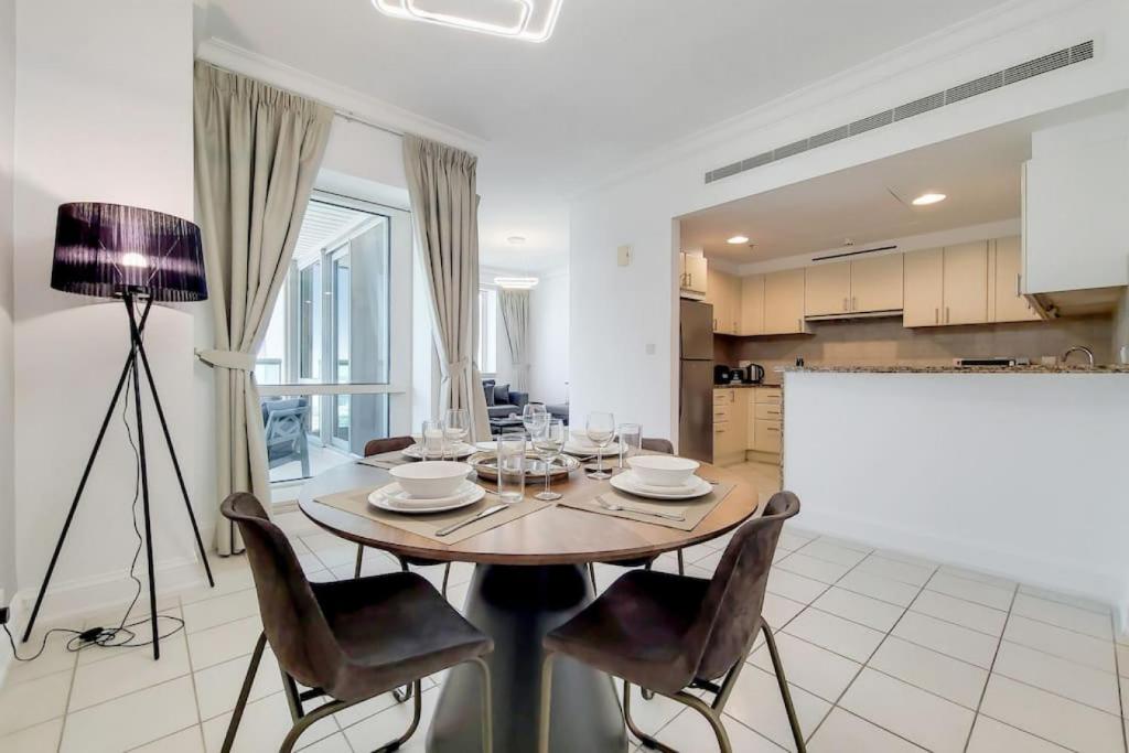 Kuchyň nebo kuchyňský kout v ubytování Al Murjan, Marina - Trendy One Bedroom