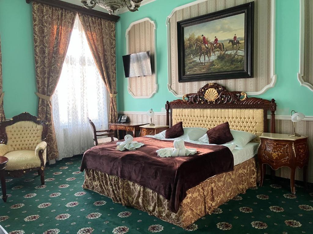 a bedroom with a bed and a painting on the wall at Hotel Klarinn Prague Castle in Prague